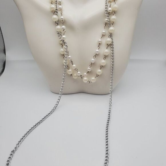 Maiden in chains pearl‎ and chain necklace. Faux pearl jewelry - Picture 2 of 2